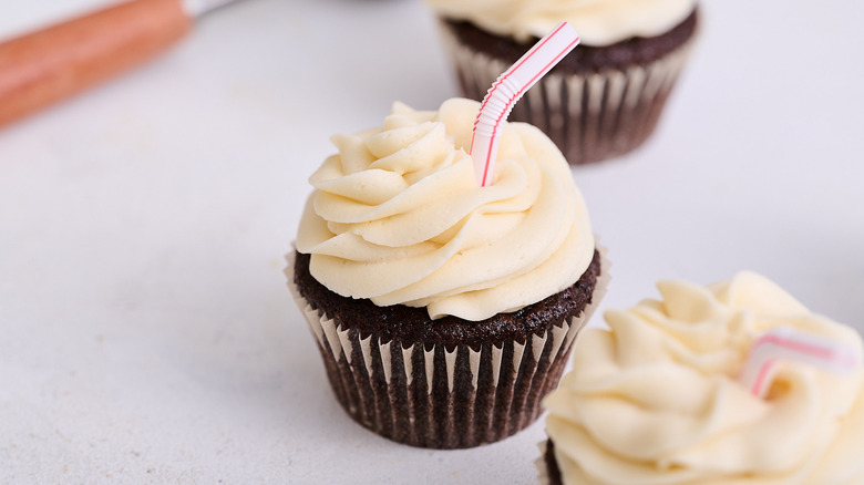 root beer buttercream on cupcake