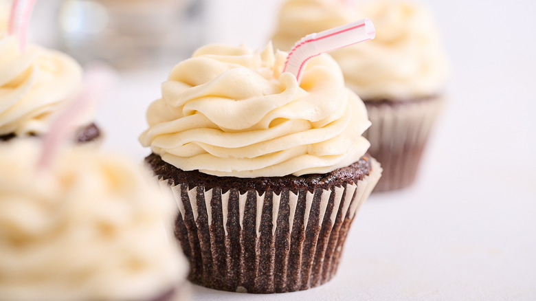 root beer float cupcake on table