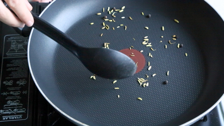 Heat peppercorn and fennel