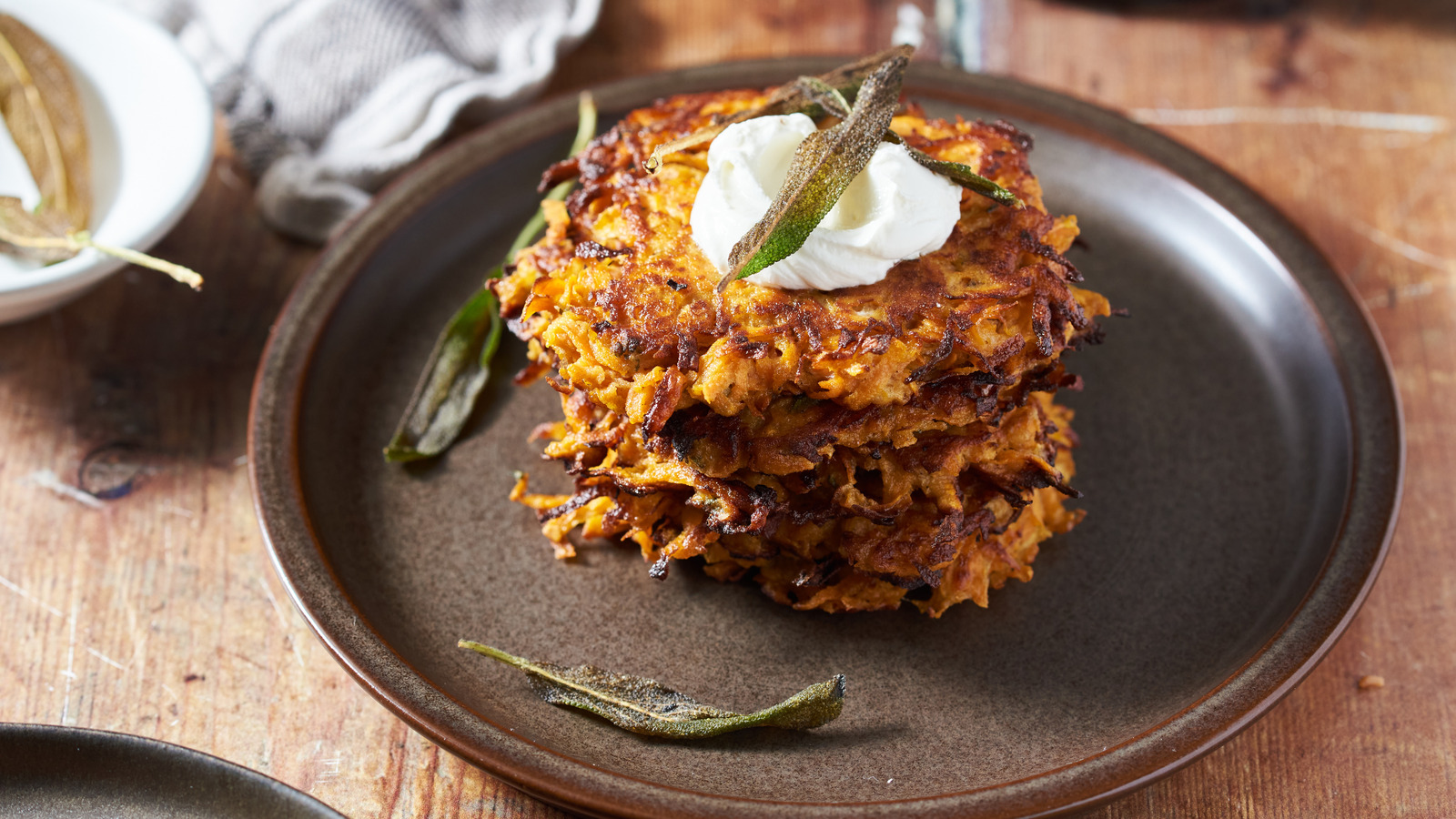 https://www.tastingtable.com/img/gallery/sage-and-apple-sweet-potato-latkes-recipe/l-intro-1695650842.jpg