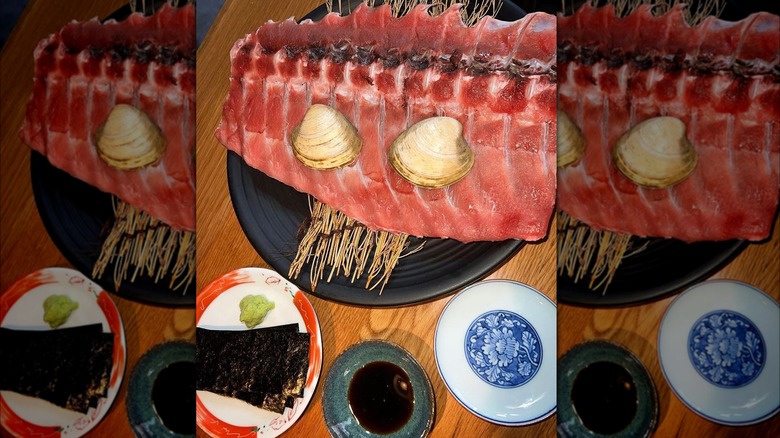 tuna ribs, with seaweed and soy sauce