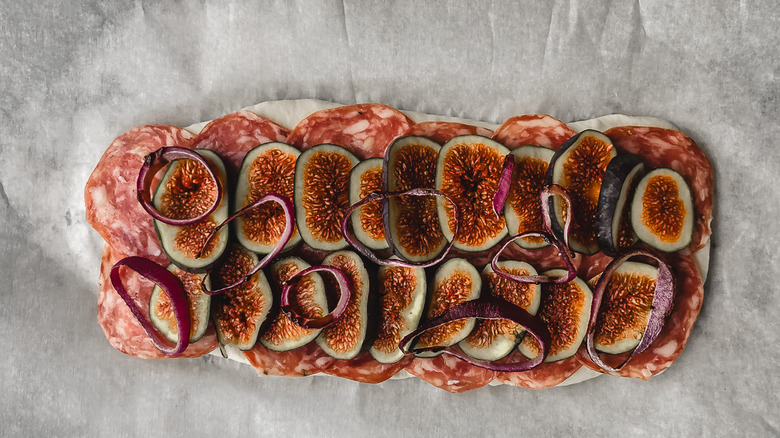 flatbread with salami and figs and onions