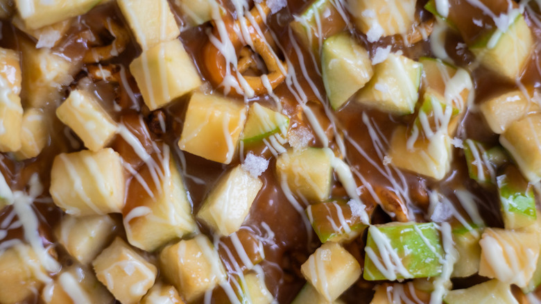 close up salted caramel and toasted white chocolate apple bark 