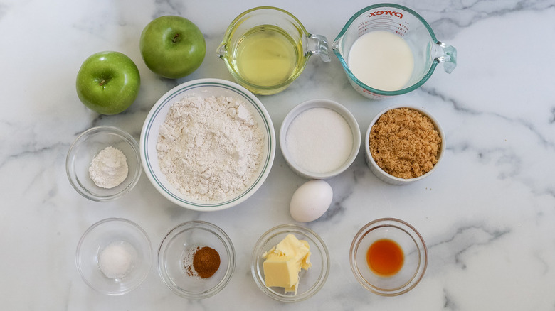 apples and cake ingredients