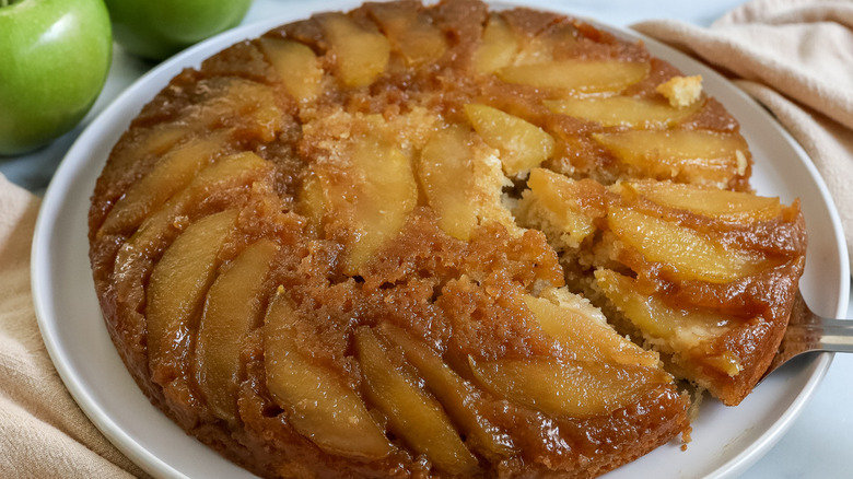 apple upside-down cake