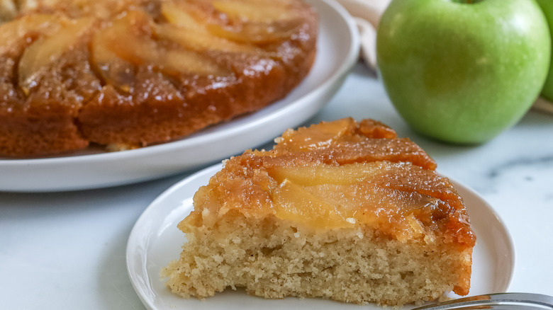 apple upside-down cake