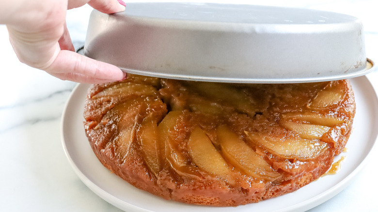 hand holding cake pan