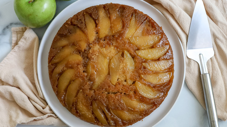 apple upside-down cake