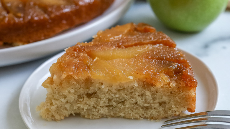 apple upside-down cake