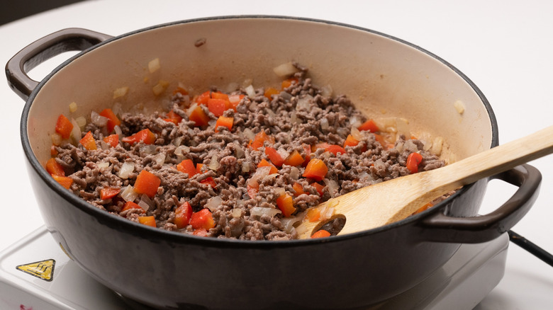 frying ground beef and vegetables