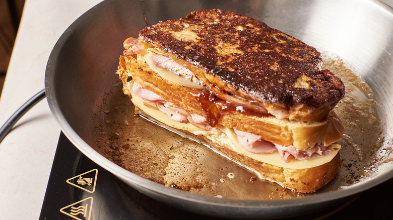 Monte Cristo sandwich in pan