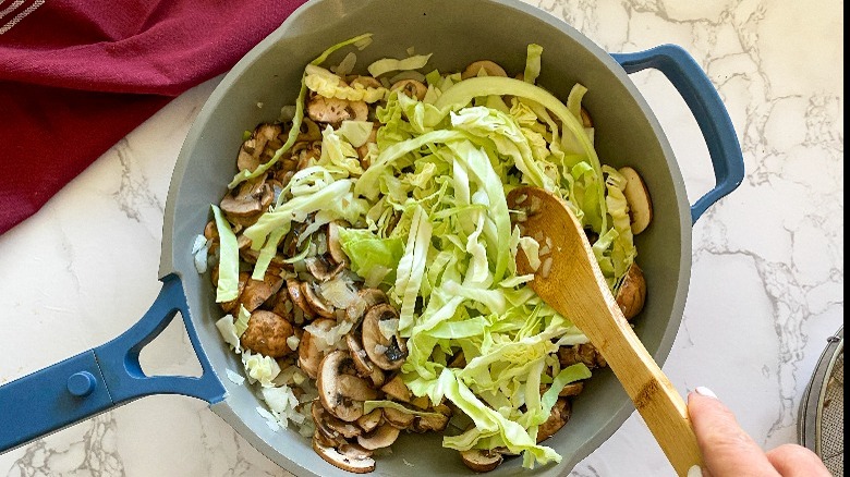 vegetables in frying pan