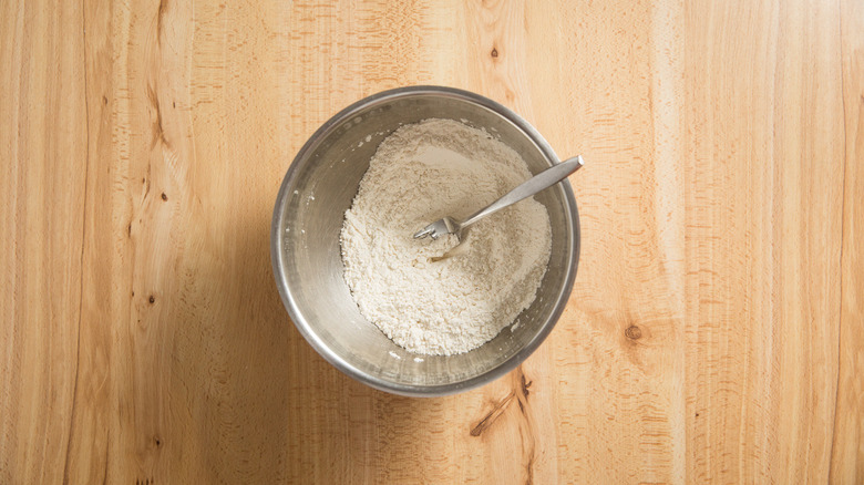 flour mixture in mixing bowl 