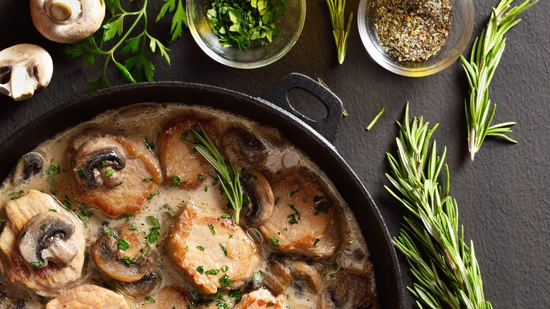 Mushroom sauce in iron griddle