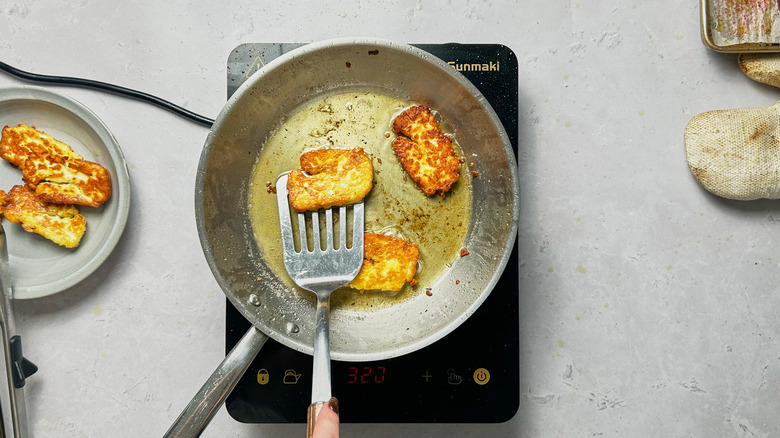 Frying halloumi in pan