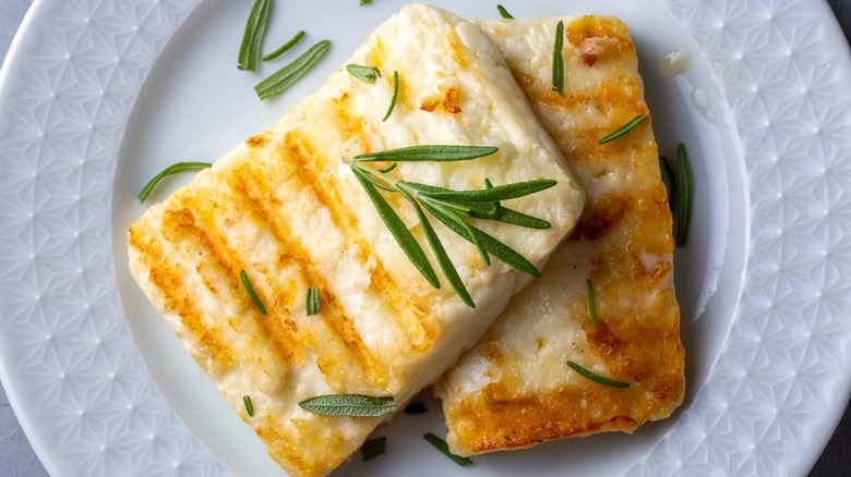 rosemary-topped halloumi on plate