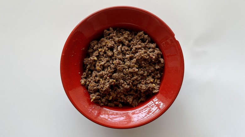 cooked ground beef in bowl