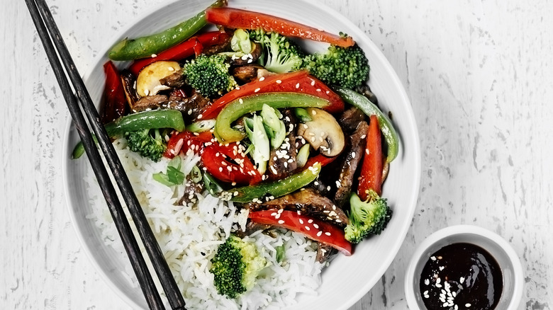 beef stir fry with sesame seeds