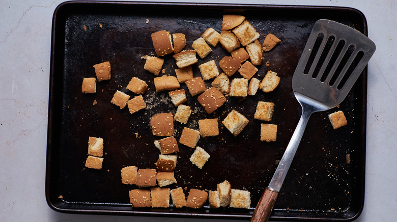 Sesame Bun croutons