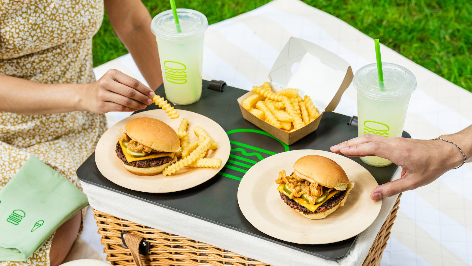 https://www.tastingtable.com/img/gallery/shake-shack-debuts-limited-time-vegan-picnic-for-2-in-select-cities/l-intro-1690310528.jpg