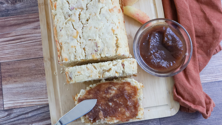 cheddar apple bread with jelly