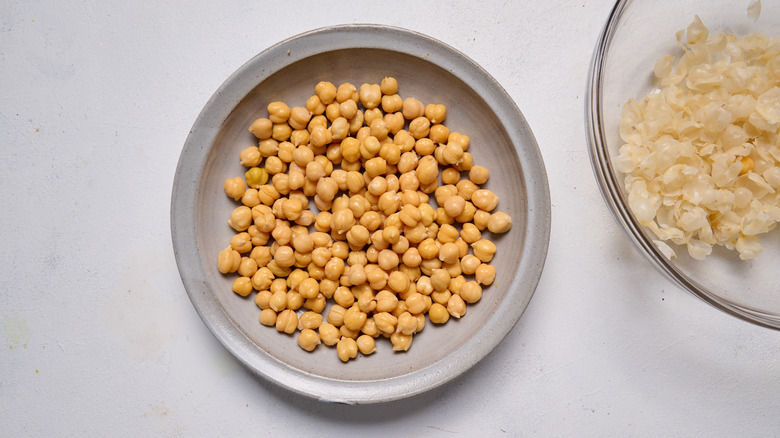 bowl of peeled chickpeas