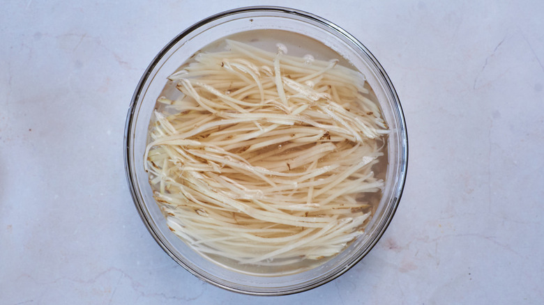 peeled slices in bowl of water