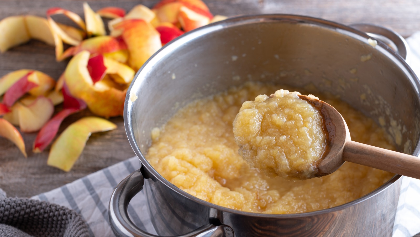 Should You Mix Apple Types For Homemade Applesauce?