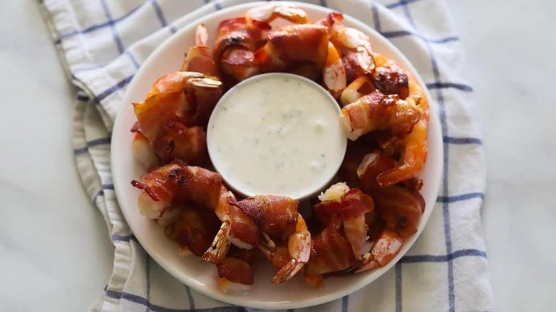 Bacon shrimp with dipping sauce