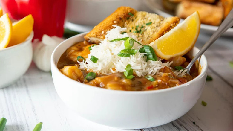 Shrimp etouffee with lemon wedge