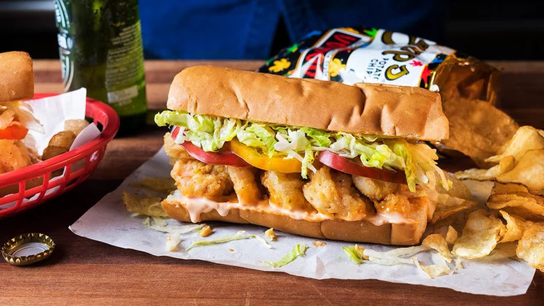 Shrimp po'boy with chips