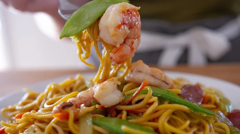 Shrimp with veggies and noodles