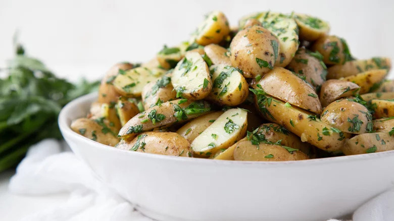 sliced potatoes with parsley
