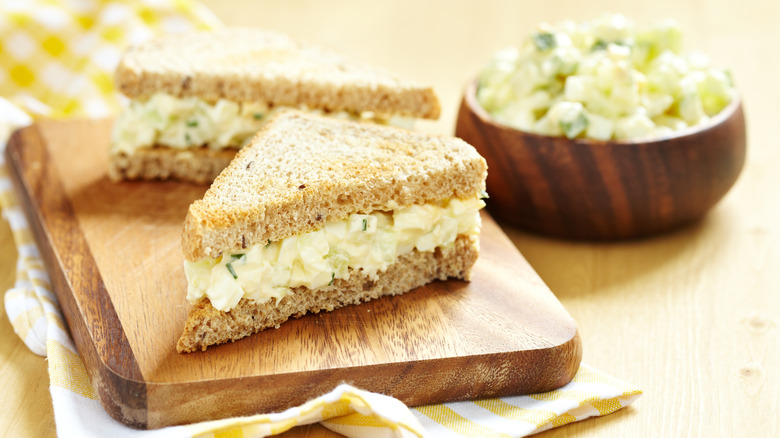 Egg salad sandwich