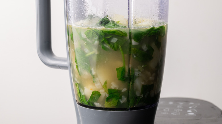 Spinach soup in a blender