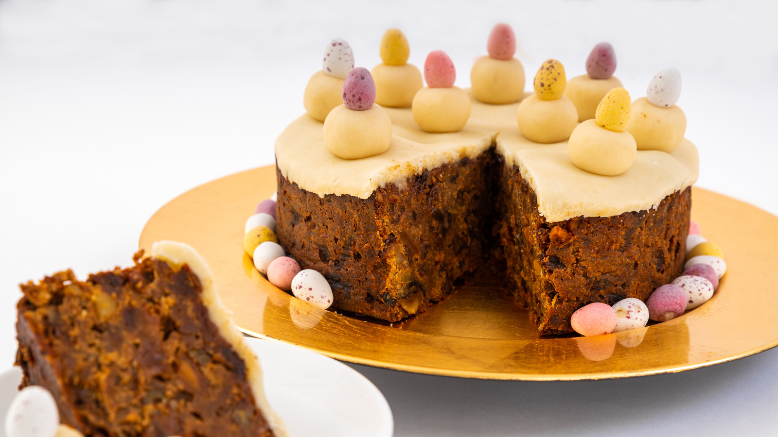 Easy Homemade Simnel Cake (English Easter Cake)