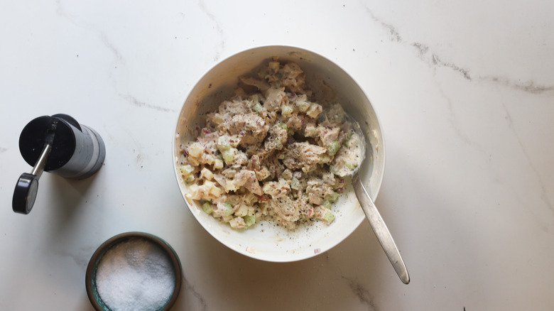 Tossed tuna apple salad