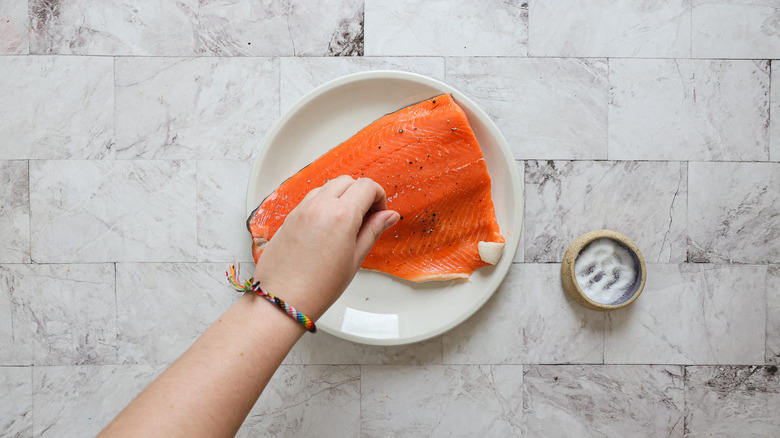 Seasoning salmon