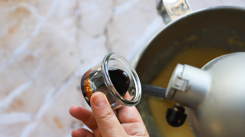 Adding malt extract to bowl