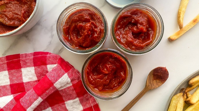 spices added to tomato paste 