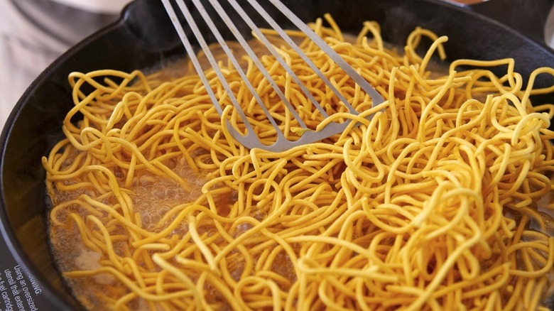 Cooking noodles in a large pan