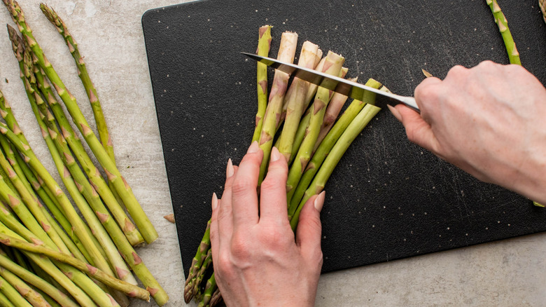 trimming asparagus spears