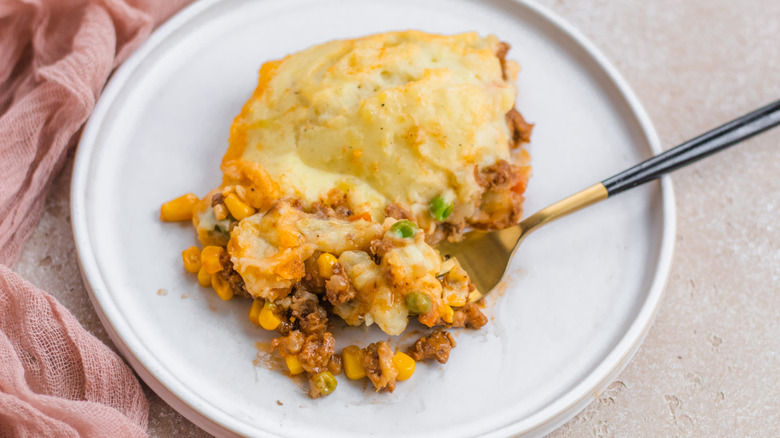 shepherd's pie on a plate 