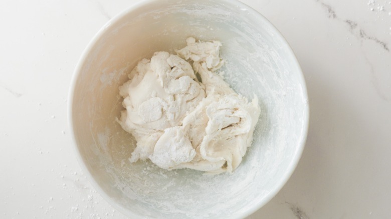 fondant dough in bowl