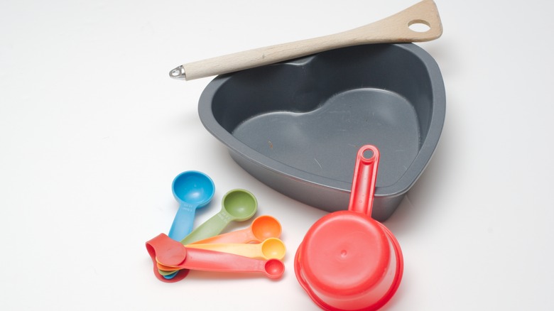 heart-shaped pan with measuring cup