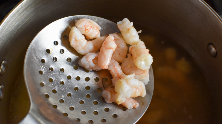 shrimp in a pot 