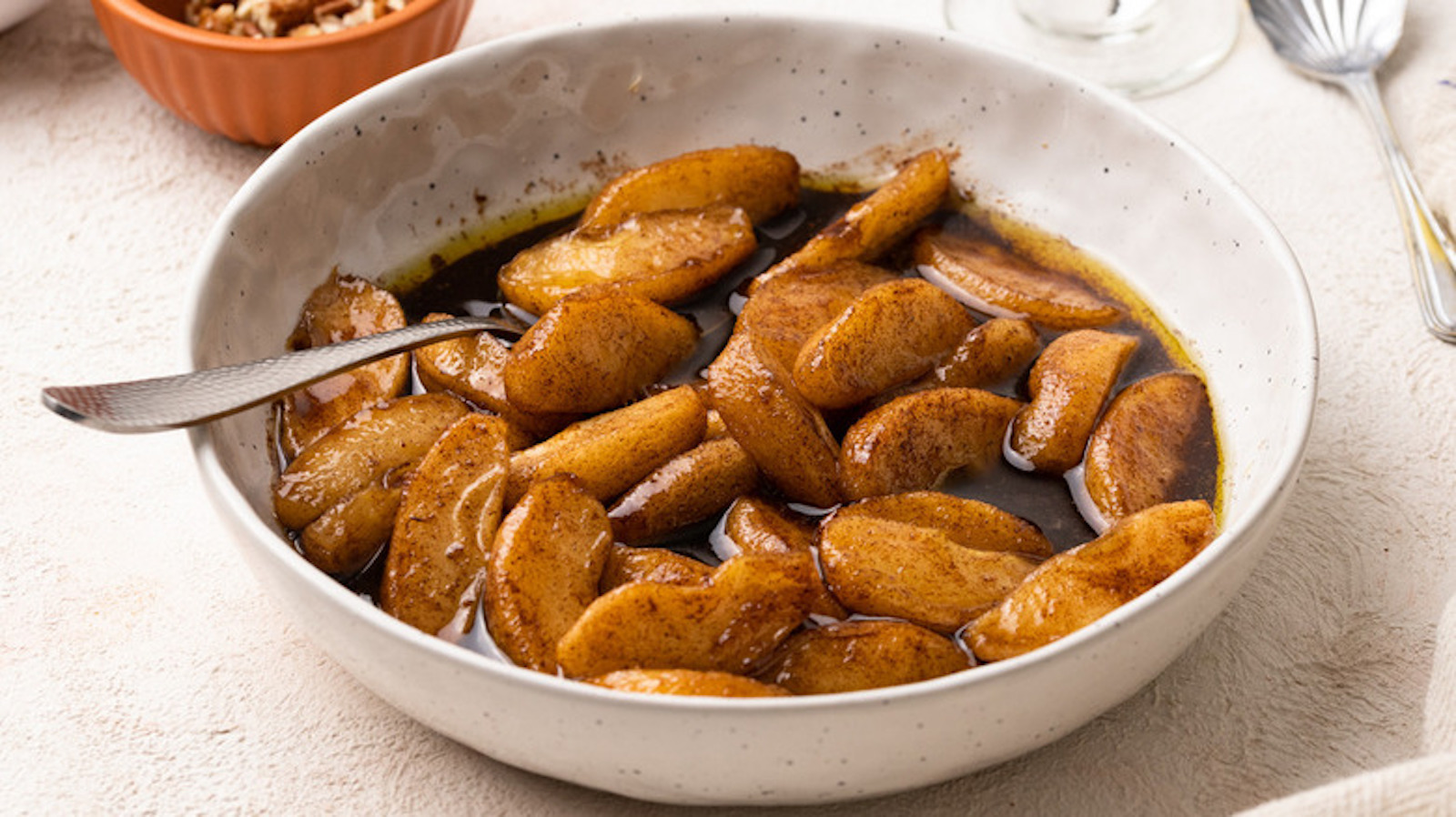 https://www.tastingtable.com/img/gallery/skillet-southern-fried-apples-are-the-warming-sweet-treat-to-try-this-season/l-intro-1697226091.jpg