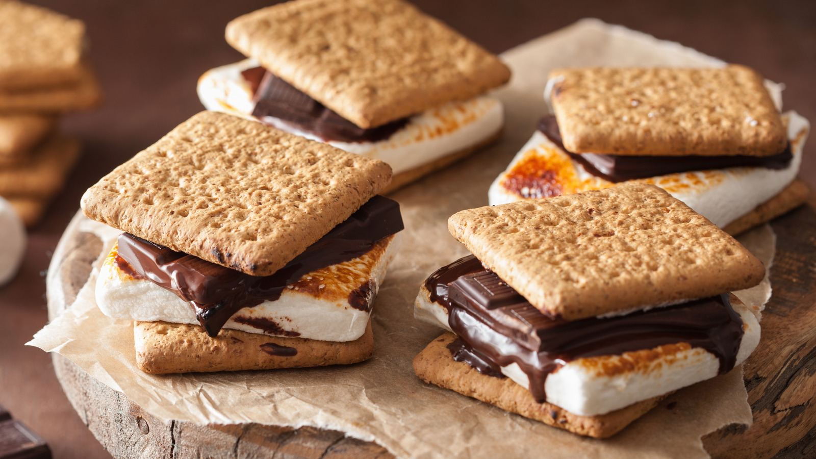 https://www.tastingtable.com/img/gallery/skip-a-step-for-the-most-luxurious-smores-of-your-life/l-intro-1689024054.jpg