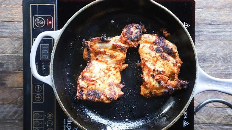 browning chicken thighs in skillet 