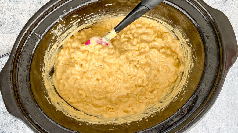 mac and cheese in slow cooker